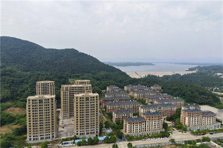 城南群邦新天地3室2厅2卫134m2毛坯房